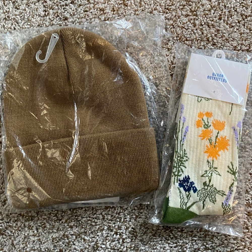 NWT UO Jessie Essential Knit Beanie Brown+ Floral Wallpaper Crew Socks